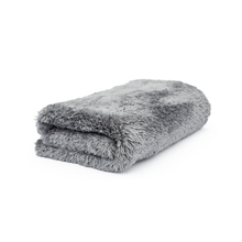 Load image into Gallery viewer, Eagle Edgeless 600 Ultra-Plush Microfiber Towel